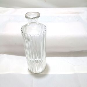 Vintage Clear Glass Decanter – Ribbed Design – 9.5" Elegant Barware / Home Décor